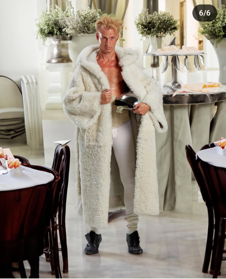 Modelo en revista - Esquire Italia - Número 28.